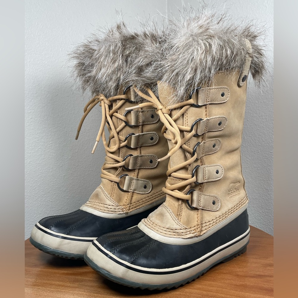 SOREL Joan Of Arctic Boot Oatmeal & Black Faux Fur Lace Up Womens Size 7.5